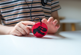 Akcesoria sensoryczne i antystresowe dla uczniów – jak wspierać koncentrację i redukcję stresu